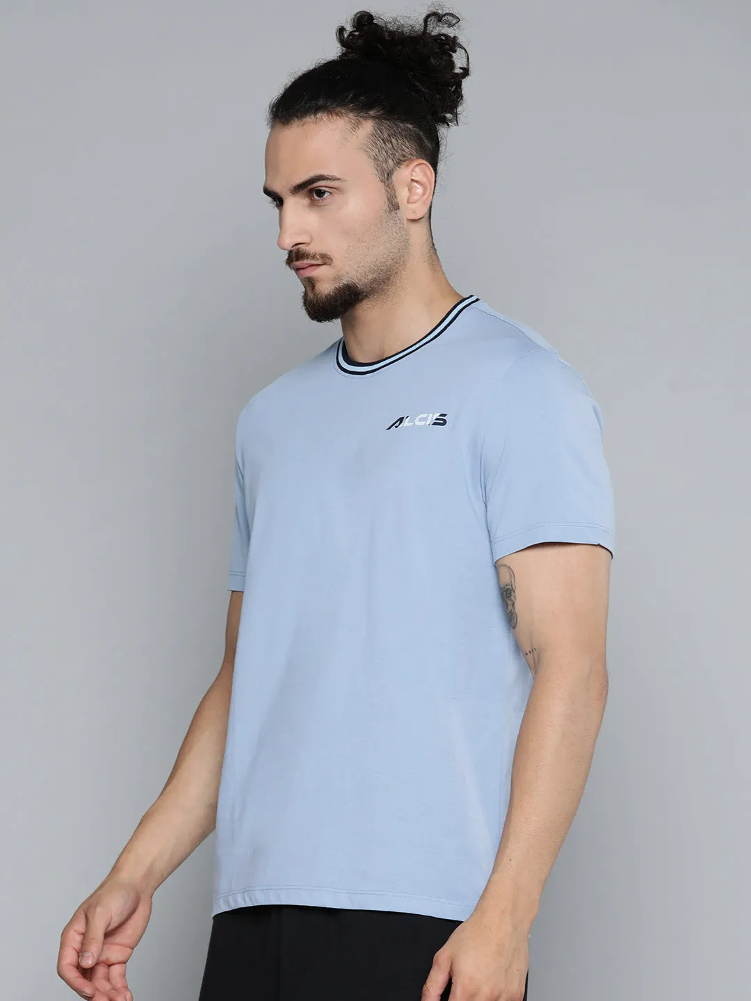 Alcis Men Blue Solid Slim Fit Gym T-shirt