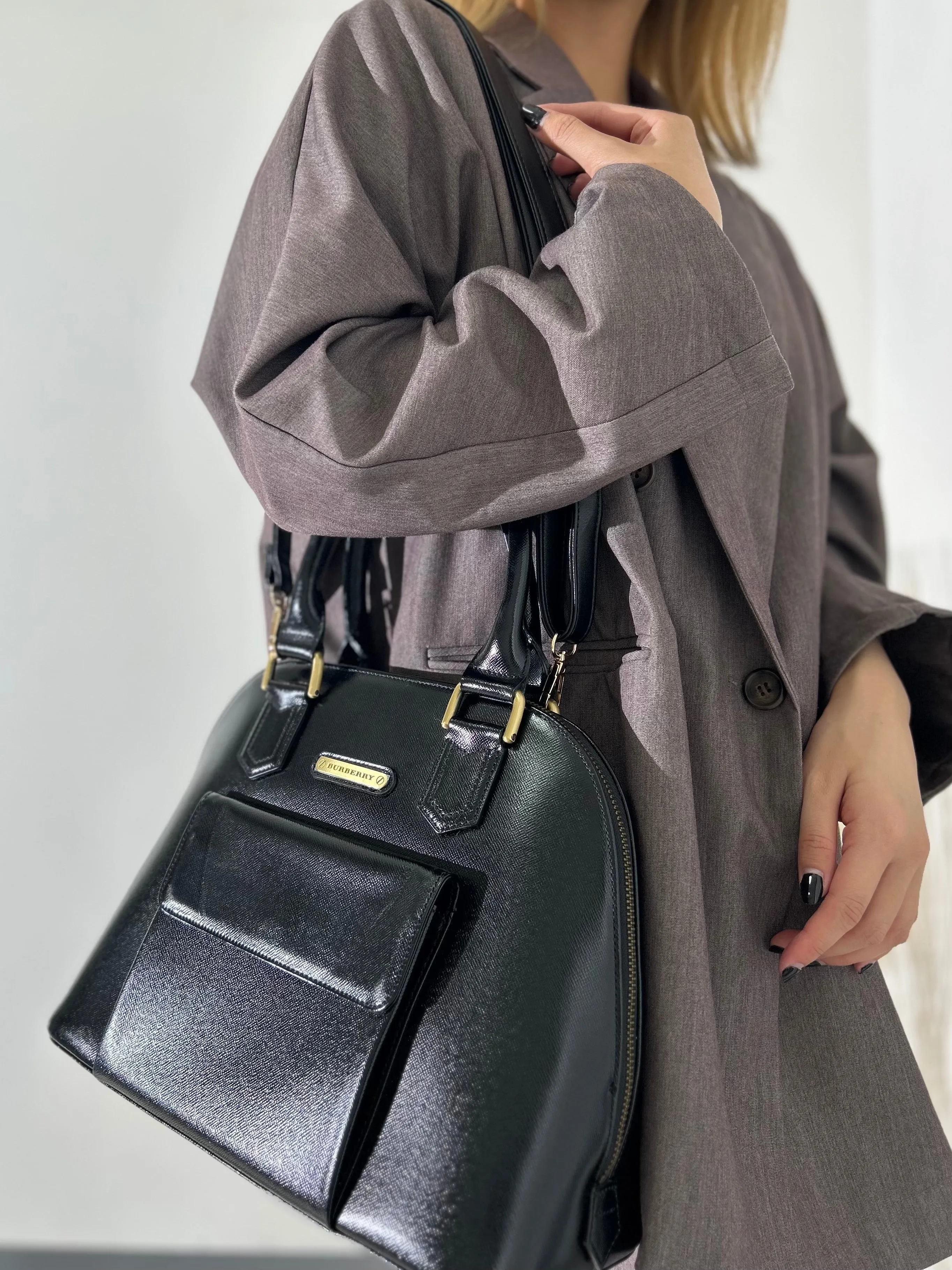 Burberry Classic Check Logo Motif Leather Handbag Black Vintage ut233m