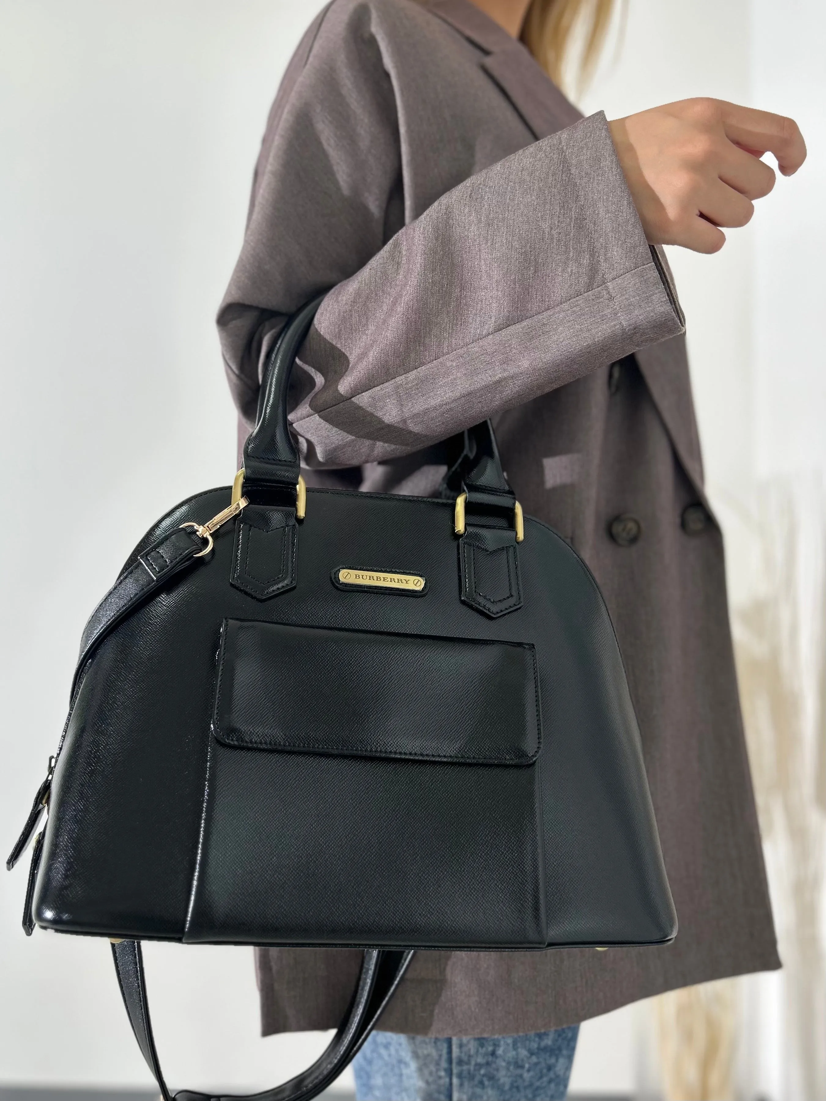 Burberry Classic Check Logo Motif Leather Handbag Black Vintage ut233m