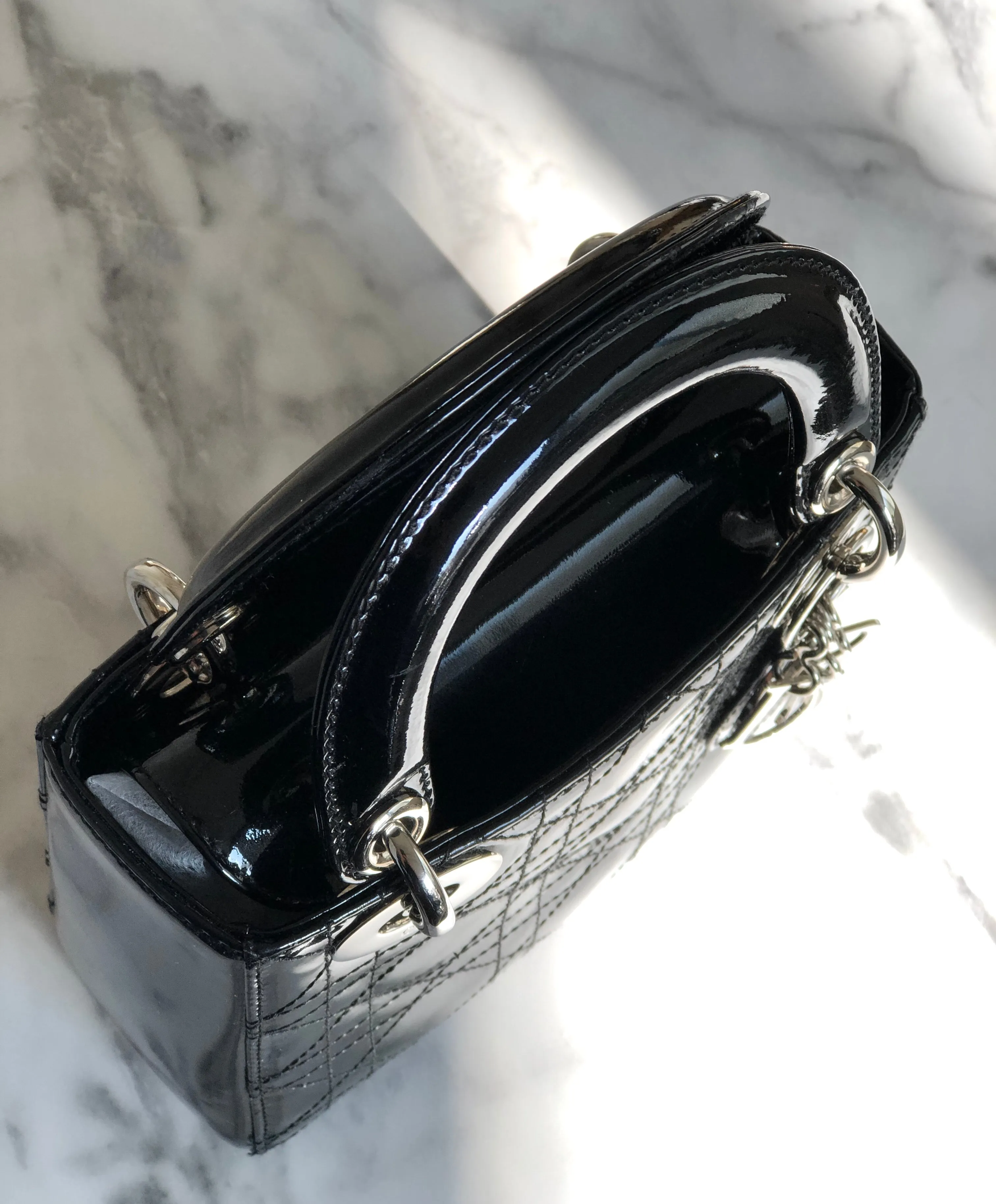 Christian Dior Cannage Lady dior Patent leather Handbag Shoulder bag Black e3i7xj