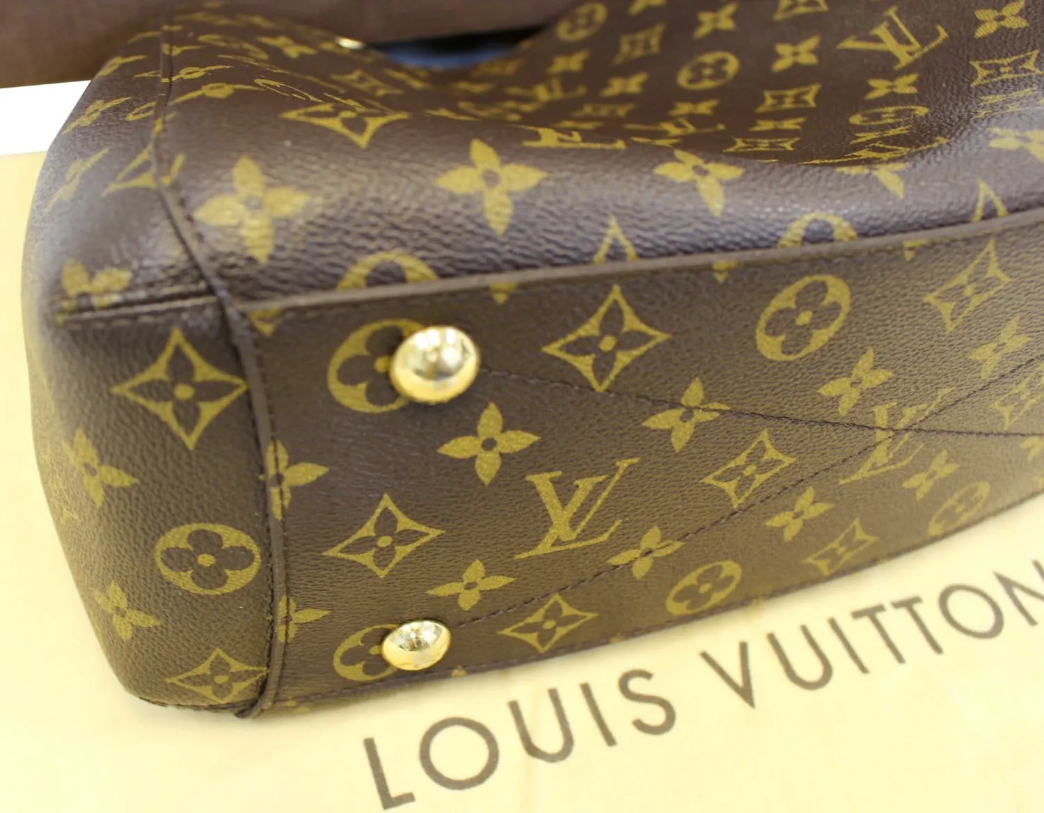 LOUIS VUITTON Monogram Canvas Montaigne MM Shoulder Bag