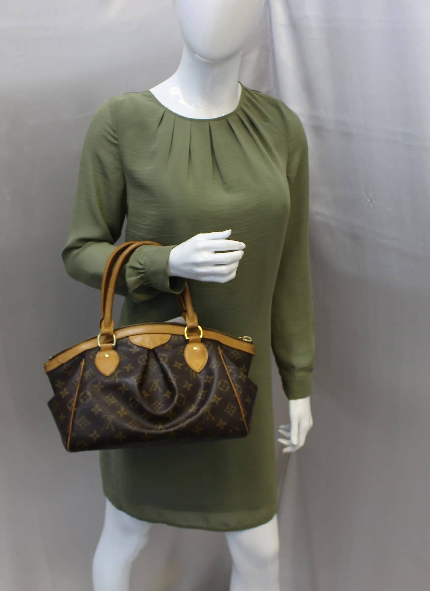 LOUIS VUITTON Monogram Tivoli PM Shoulder Handbag