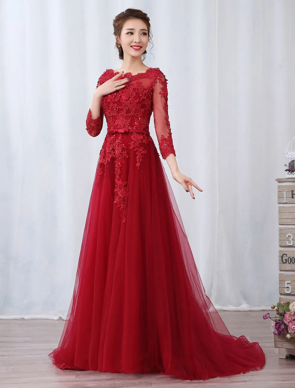 Modern Burgundy Evening Dresses Long Sleeve Lace Applique Beaded Formal Gown With Train