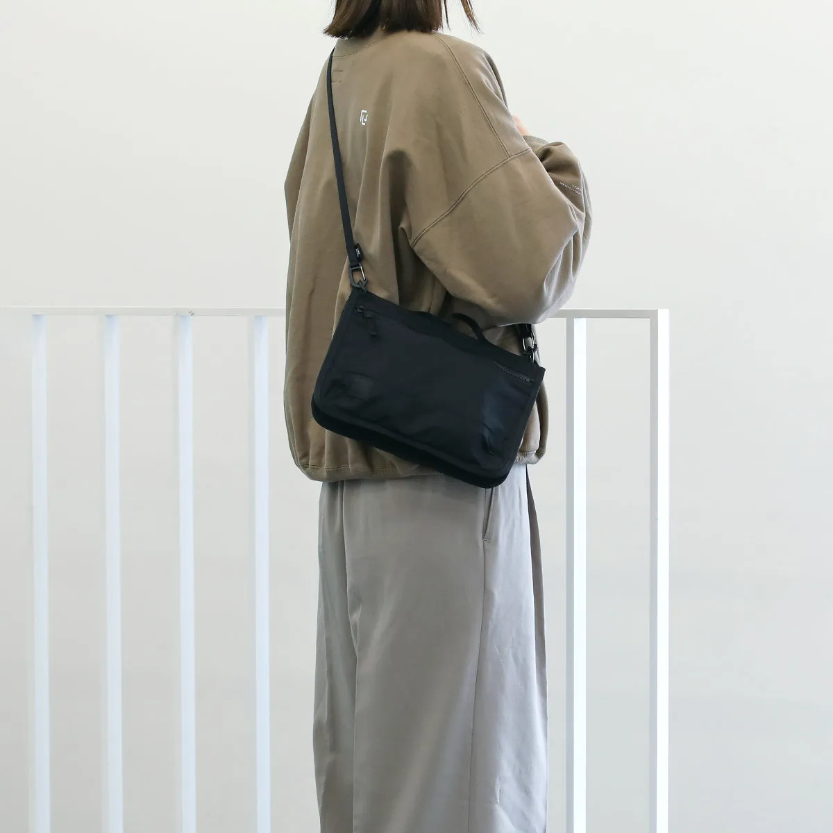 TRAVEL POUCH -4